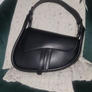 Elegant Black Leather Shoulder Bag